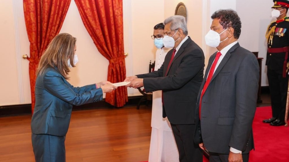U.S. Ambassador Chung Presents Credentials to President Rajapaksa