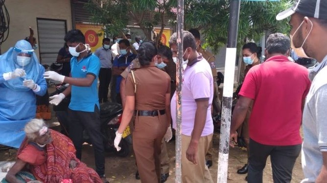 கட்டாய பி.சி.ஆர். பரிசோதனை