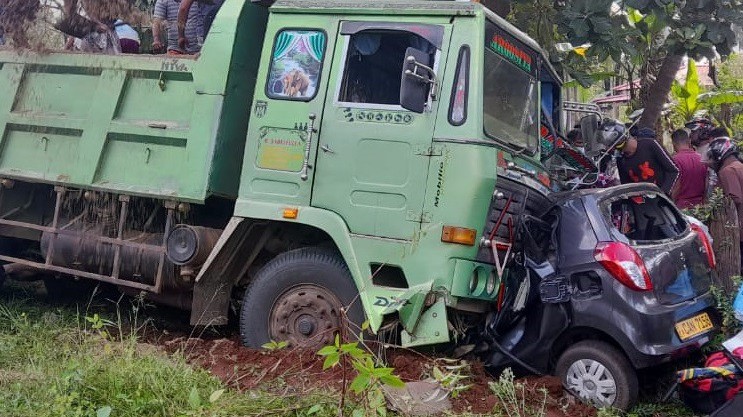 விபத்தில் கத்தோலிக்க பங்கு தந்தை ஒருவரும் அவரின் சாரதியும் உயிரிழந்தனர்.