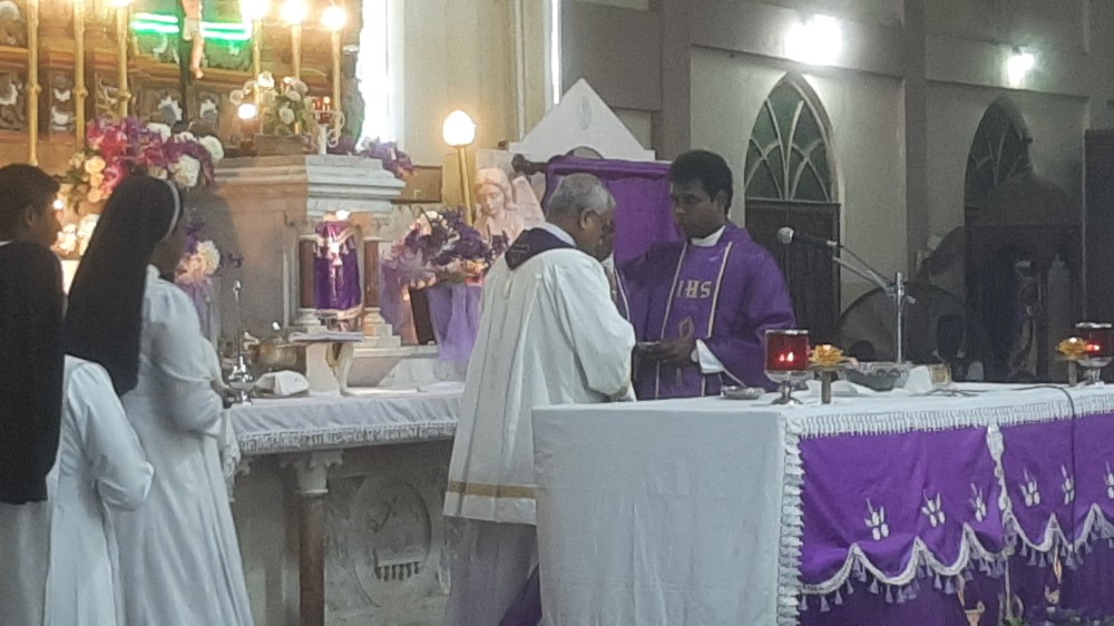 பேசாலையில் திருநீற்று புதன் - கிறீஸ்தவர்களின் தவக்காலம் ஆரம்பம்