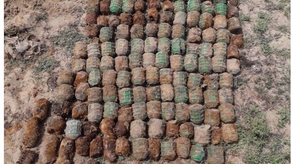 மீட்கப்பட்ட புதைக்கப்பட்டிருந்த கைக்குண்டுகள்