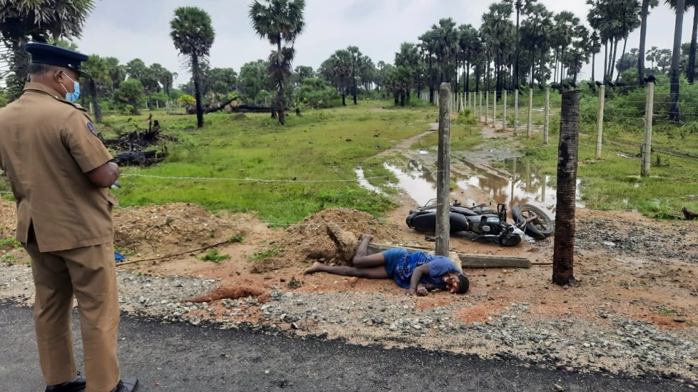 முகம் சிதைவடைந்த நிலையில் ஆண் ஒருவரின் சடலம்