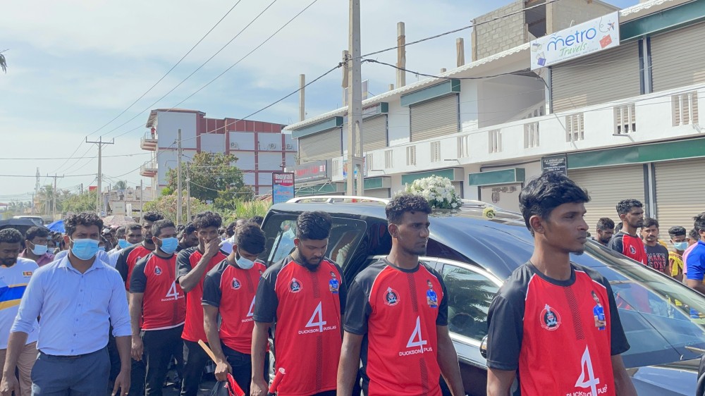 பியூஸின் உடலுக்கு ஆயிரக்கணக்கான பொது மக்கள் ஒன்று திரண்டு அஞ்சலி