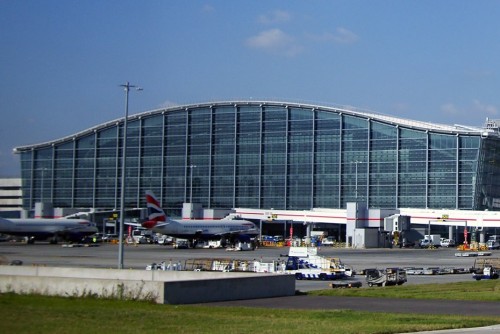 The Benefits of using a Minibus for Airport Transportation