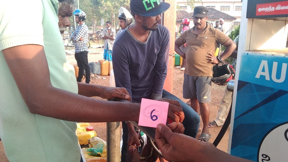 எரிபொருளுக்கு டோக்கன் முறை அறிமுகம்