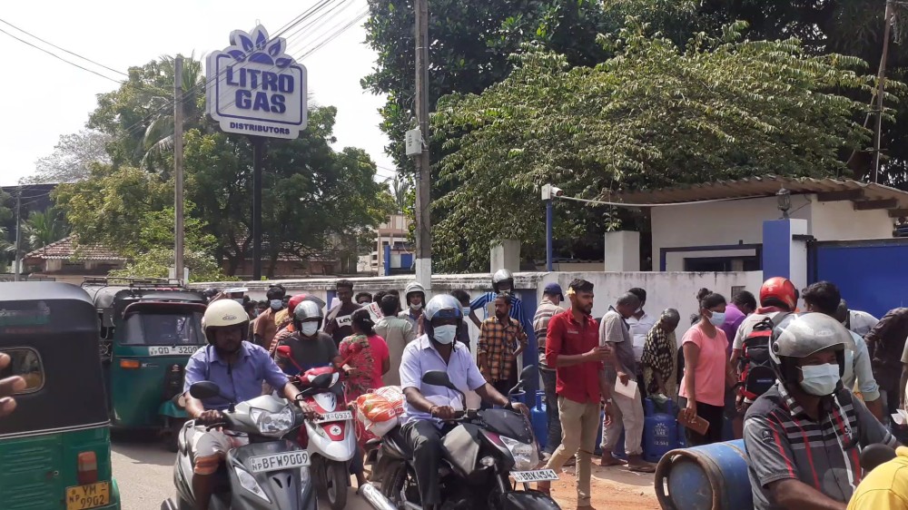 எரிவாயுக்காக திரண்டனர் ஏமாற்றத்துடன் திரும்பினர் பலர்