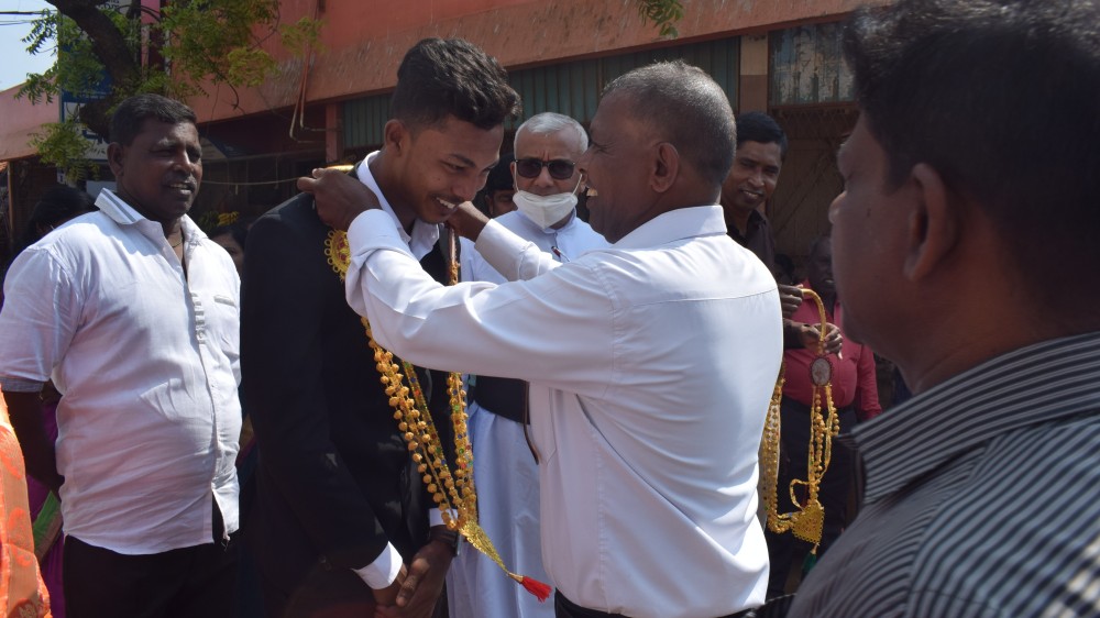 கடல் கடந்து நாடுகளின் வீரர்களுடன் களமாடி வெற்றிவாகை சூடிய  பேசாலை மைந்தனுக்கு பாராட்டு விழா.