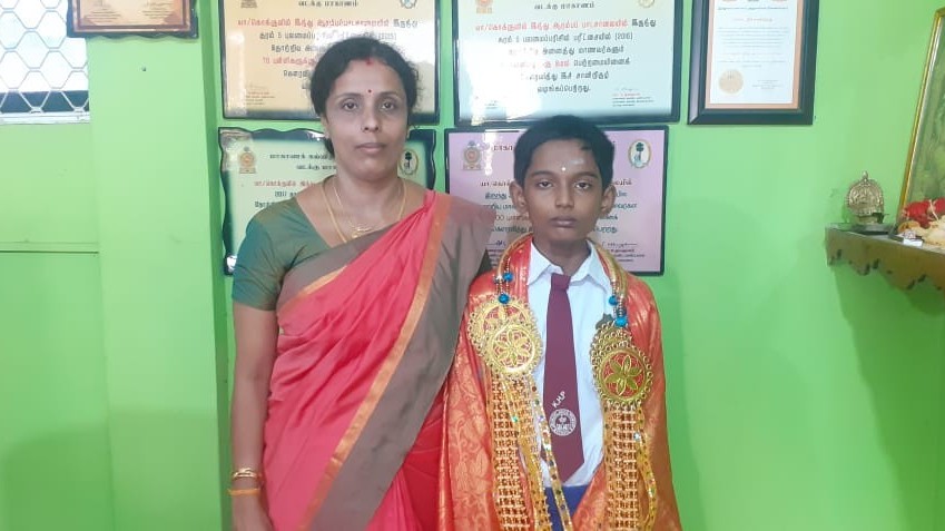 ஆன்லைன் மூலம் கல்விகற்ற மாணவன் அகில இலங்கை ரீதியில்  முதல் இடம்