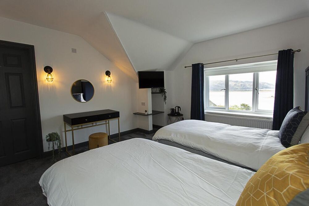 SuperKing or Twin - Sea View