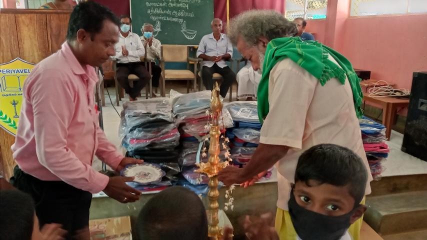 திருமலை மூதூர் - ஶ்ரீ/கதிரேசர் வித்தியாலய மாணவர்களுக்கு சந்நிதியான் ஆச்சிரமம் உதவி....!