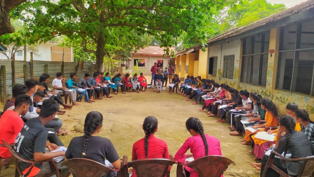 வடக்கு கிழக்கு இளைஞர்களினால் கற்றல் செயலமர்விற்கான உதவிவழங்கி வைப்பு........