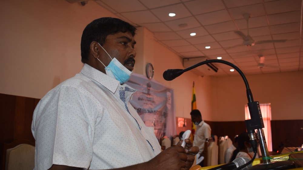 மீன்பிடி வலைகளை வழங்குங்கள்   - யஸ்ரின் சொய்சா