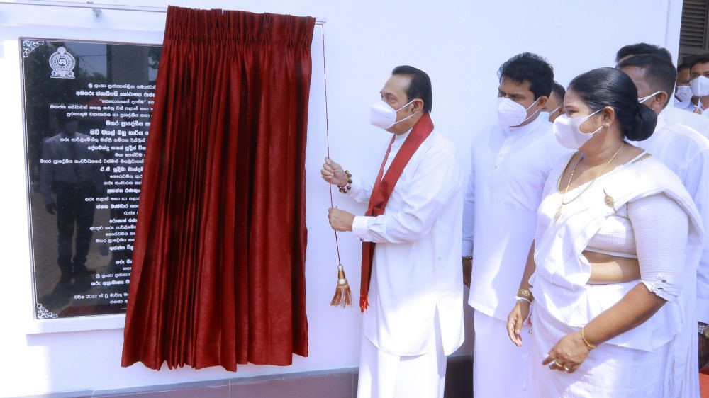 மஹர பிரதேச சபையின் நான்கு மாடி பல்நோக்கு கட்டிடம்   பிரதமரின் தலைமையில் திறந்து வைப்பு