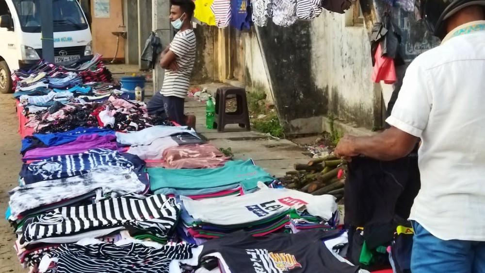 படையெடுக்கும் வியாபாரிகள்