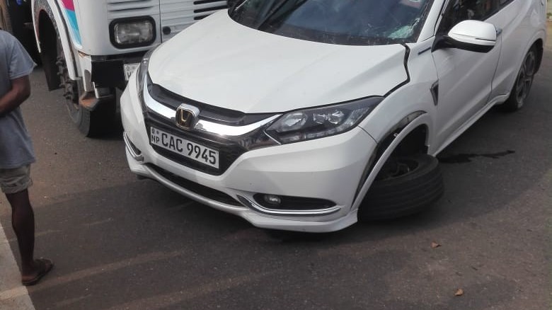 பாரிய விபத்து - தெய்வாதீனமாக எவ்வித பாதிப்புமின்றி தப்பித்த சிரேஸ்ட சட்டத்தரணி