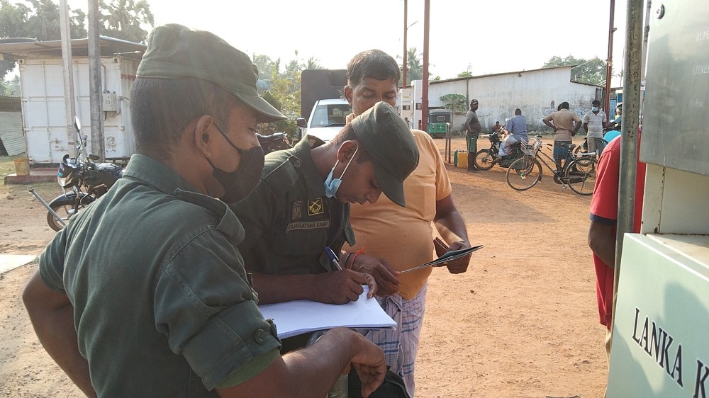 எரிபொருளுக்குக் காவலாக இராணுவம் குவிப்பு