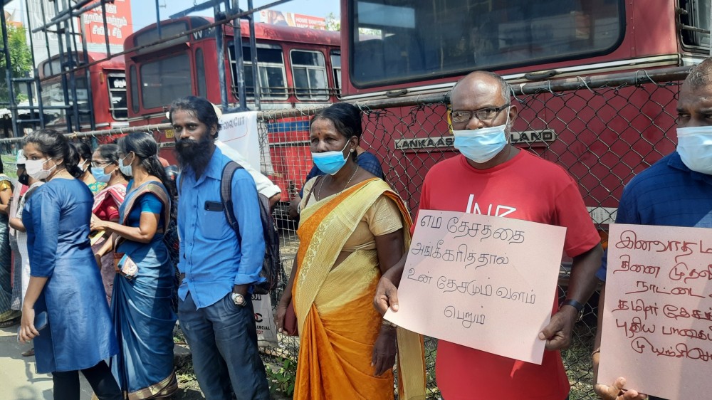 நம் இனத்தை அழித்தனையோ பஞ்சமுனை விட்டிடுமோ