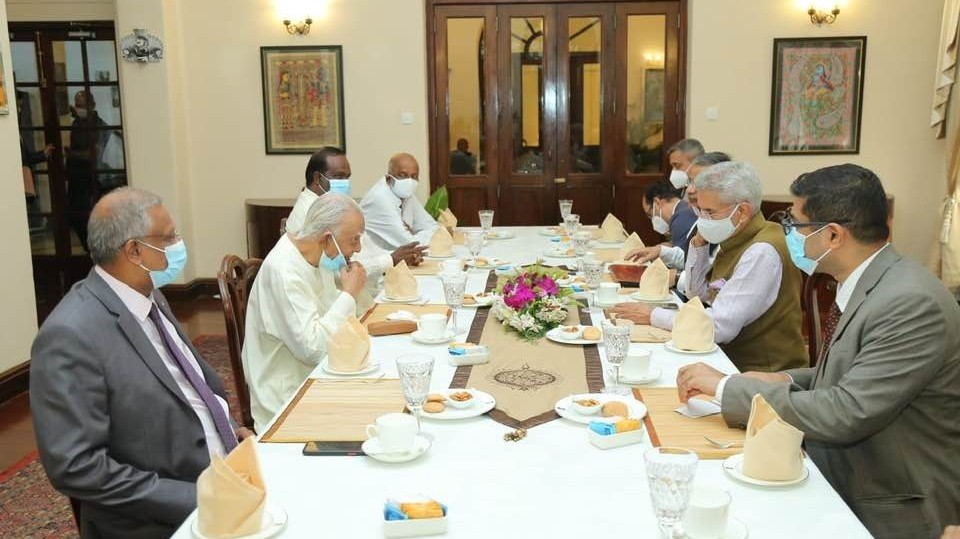 புதிய அரசியலமைப்பு பற்றி எஸ். ஜெய்சங்கர் ஆலோசனை