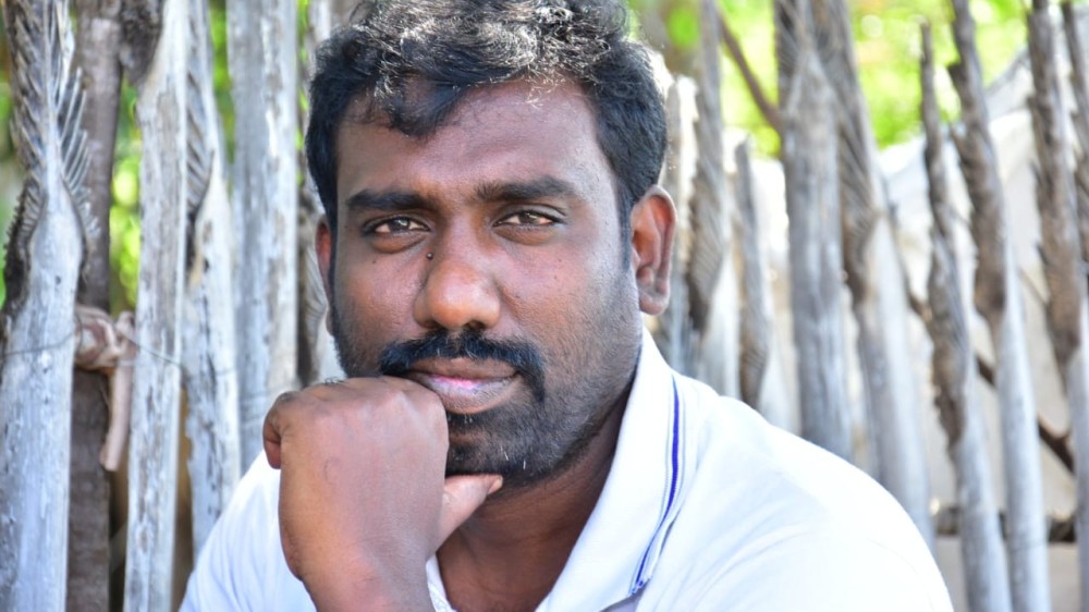 இலங்கை வாழ் தமிழர்களின் நிலைநோக்கி கவிதை