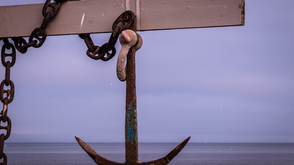 நங்கூரங்கள் திருட்டில் கடற்படைச் சிப்பாய் கைது