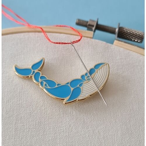 Paraffle Whale Needle-Minder