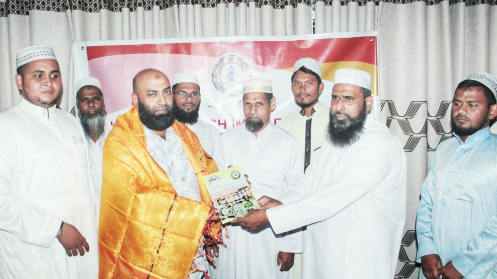 தவிசாளர் தாஹிர் கெளரவிக்கப்பட்டார்.