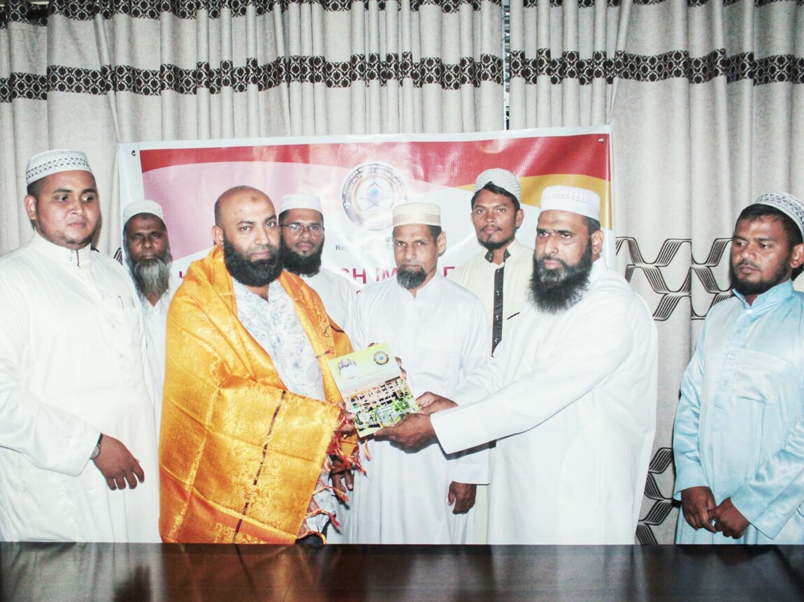 தவிசாளர் தாஹிர் கெளரவிக்கப்பட்டார்.