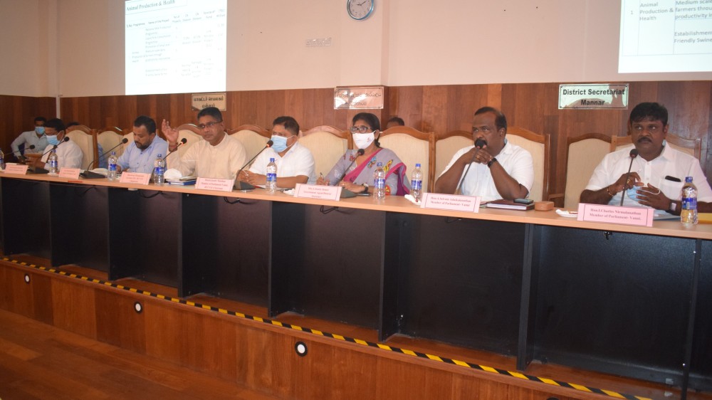 ஒரே நாளில் கூட்டங்கள் - அபிவிருத்தி முன்னோக்கத் தடைகள்