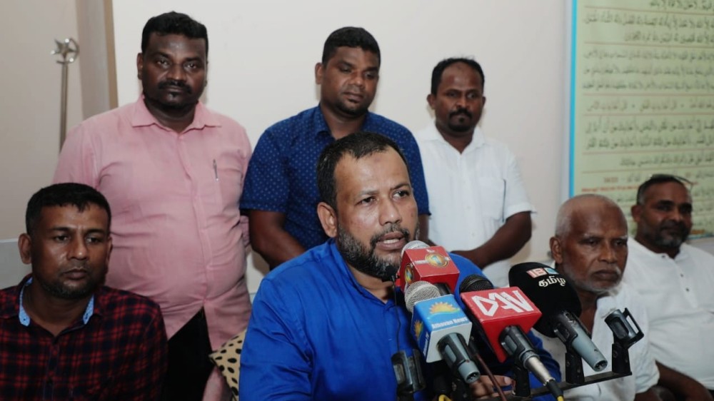 “அரசு பதவி விலகி, சிறந்த ஆட்சியை உருவாக்க வழிவிட வேண்டும்” – ரிஷாட் எம்.பி!