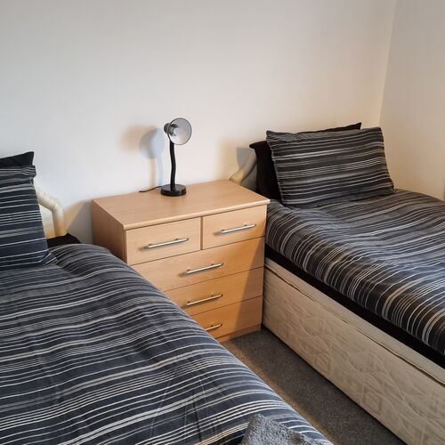 Lansdown Castle Drive, 3 bedroom apartment with 4 single beds with easy access to Gloucester and M5