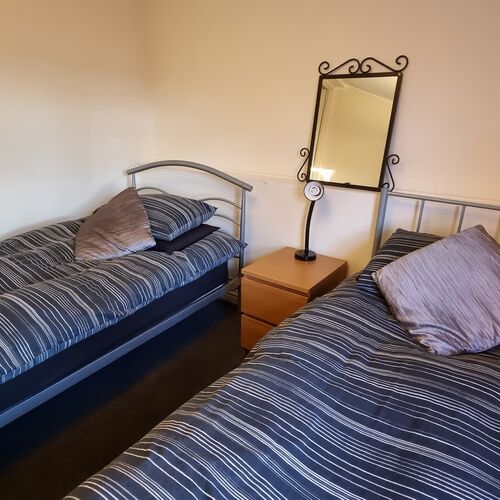 Nailsworth Terrace 4 bedroom Town Centre Contractors Self-Catering accommodationith Garden