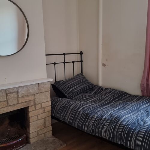 Nailsworth Terrace 4 bedroom Town Centre Contractors Self-Catering accommodationith Garden