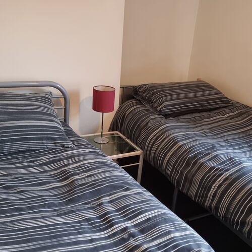 Nailsworth Terrace 4 bedroom Town Centre Contractors Self-Catering accommodationith Garden