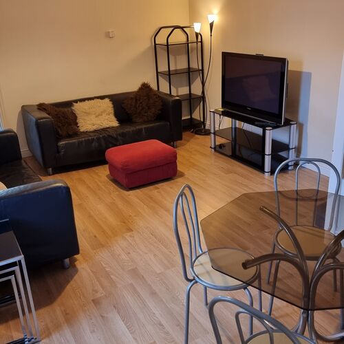 Nailsworth Terrace 4 bedroom Town Centre Contractors Self-Catering accommodationith Garden