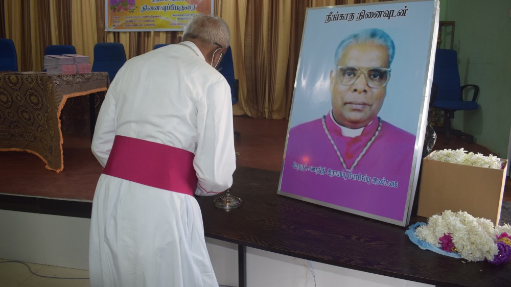 வாழ்வுரிமை இயக்கத்தின் ஆதரவில் அமரர் மேதகு இராயப்பு யோசேப்பு ஆண்டகையின் ஓராண்டு நினைவேந்தல்