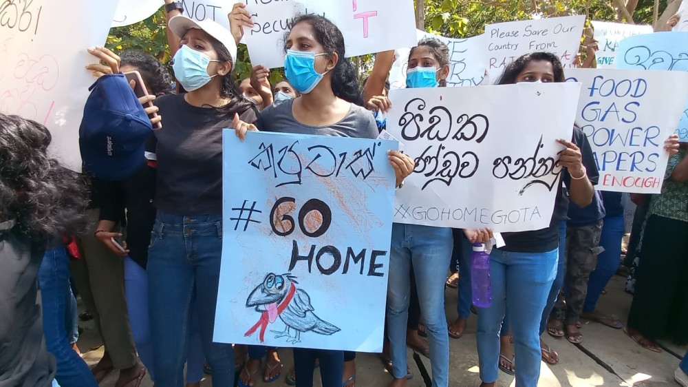 யாழ் பல்கலைக்கழக மாணவர்களால் அரசுக்கெதிராக நடத்தப்பட்ட பேரணி