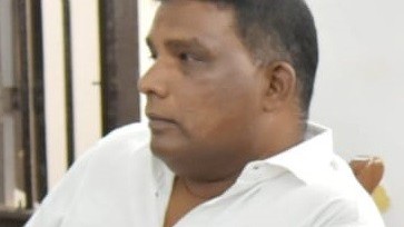 பதவியிலிருந்து விலக்கப்பட்டார்