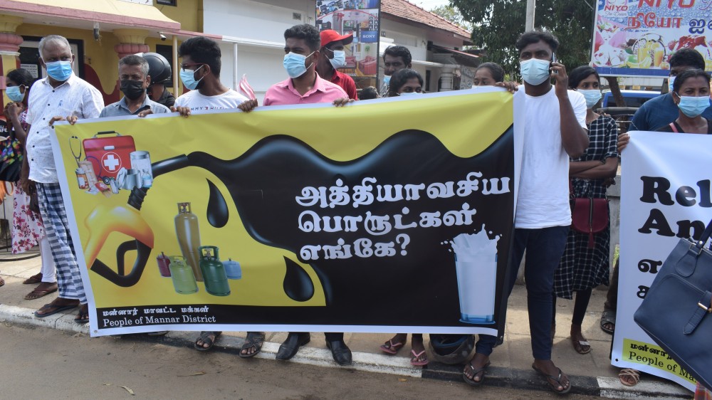 அரசைக் கண்டித்து மன்னாரில் பொது மக்கள் போராட்டம்