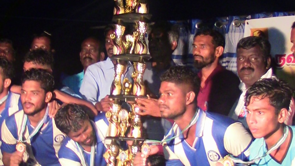 வடமாகாண உதைபந்தாட்ட இறுதிபோட்டியில் வெற்றிபெற்ற இளவாலை சென் லூட்ஸ் விளையாட்டு கழகம்
