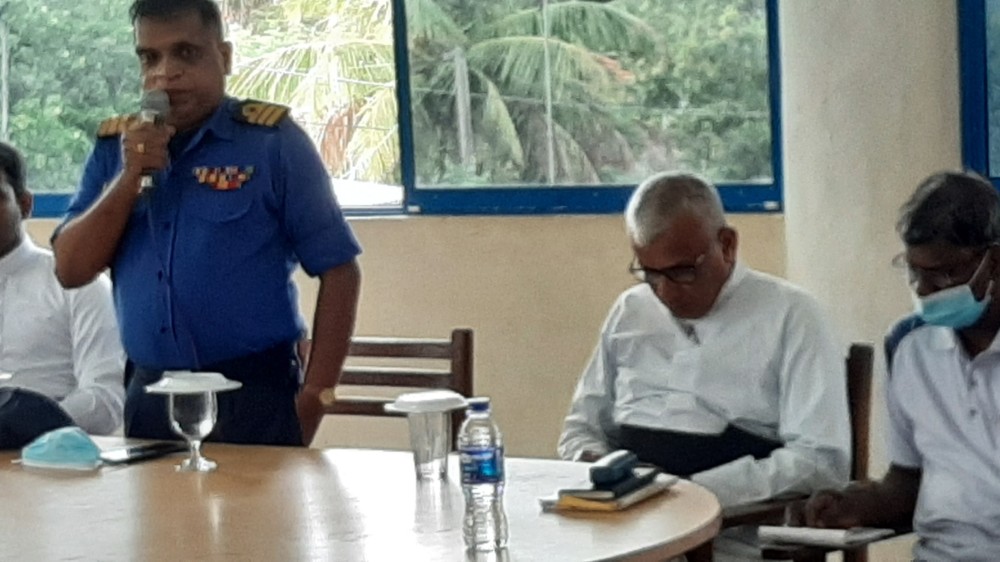 இந்திய இலுவைப் படகுகளை தடுத்து நிறுத்துவதில் ஆர்வமம் காட்டும் கடற்படை