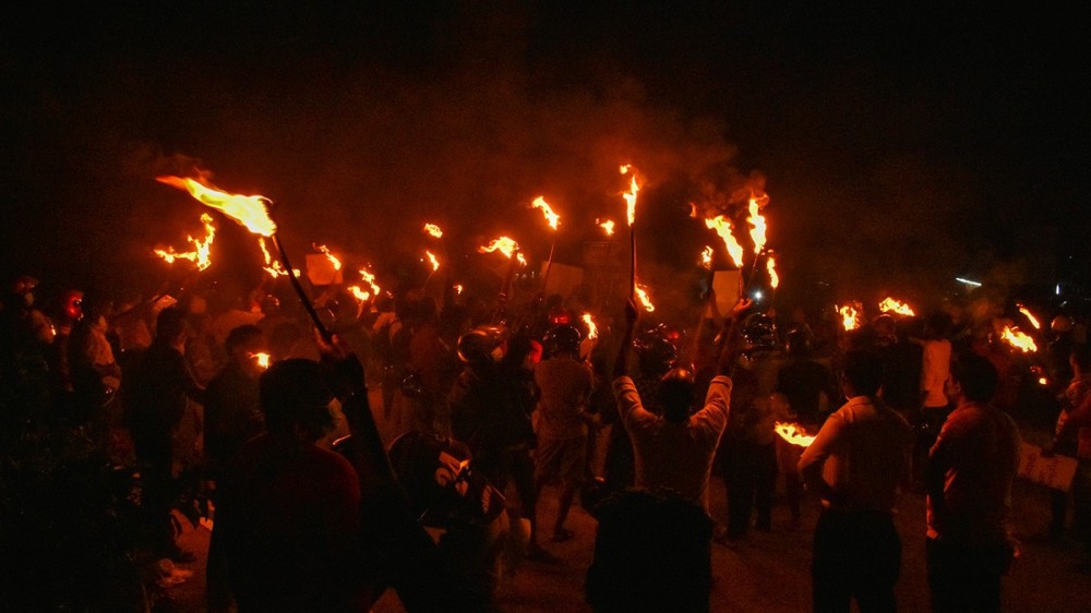 இளையோர்களின் தீப்பந்த போராட்டம்