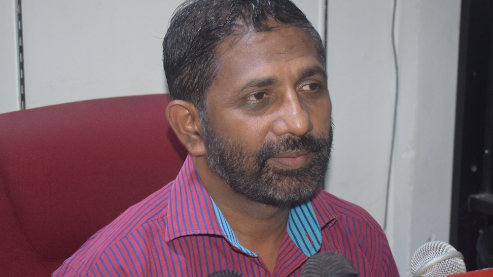 அமைச்சராகும் முஸ்லீம் எம்பிகளை நினைக்கையில் எம் சமூகம் வெட்கித் தலைகுனியும் நம் சமூகம் - ஹூனைஸ் பாறூக்