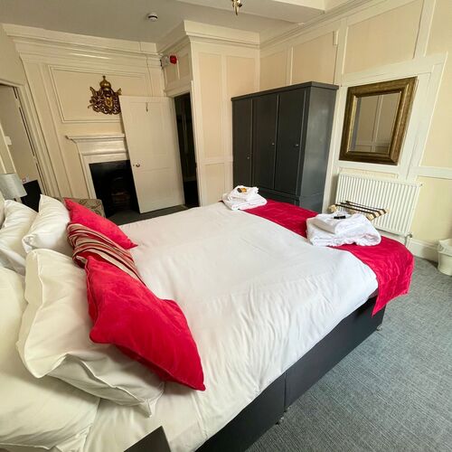 King-Ensuite - Room 02