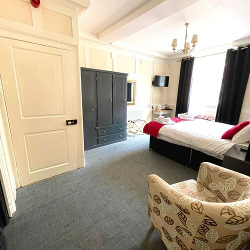 King-Ensuite - Room 02