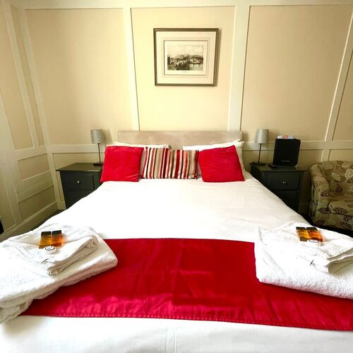 King-Ensuite - Room 02