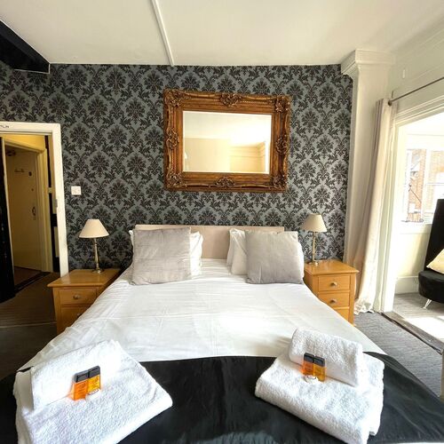 King-Ensuite - Room 03