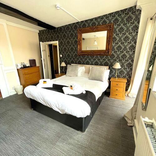 King-Ensuite - Room 03