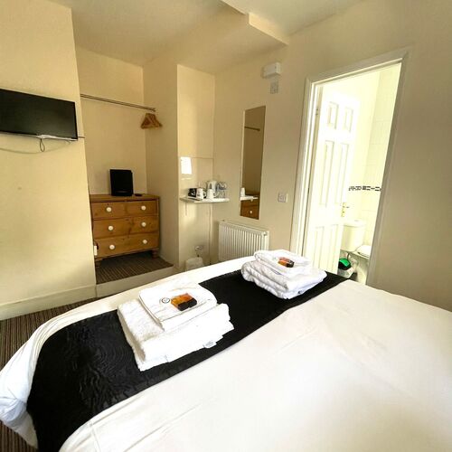 Double-Ensuite - Room 05