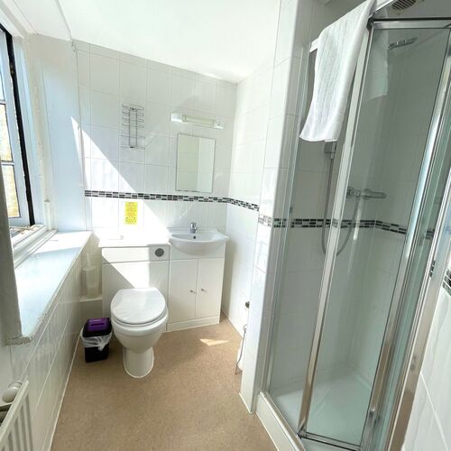 Double-Ensuite - Room 08