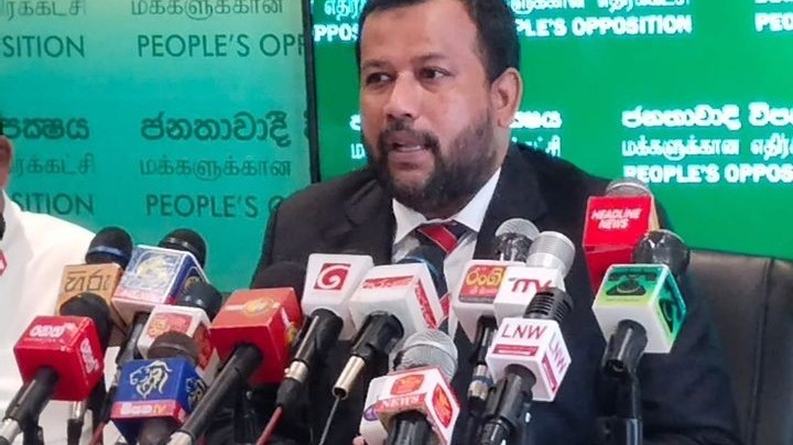 செவி சாய்த்து ஜனாதிபதி பதவி விலக வேண்டும்